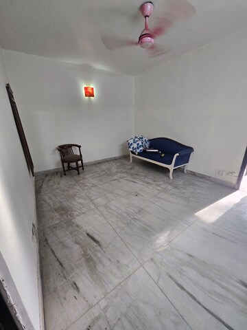 Room in 2 BHK Builder Floor at Amar Colony – for Rent