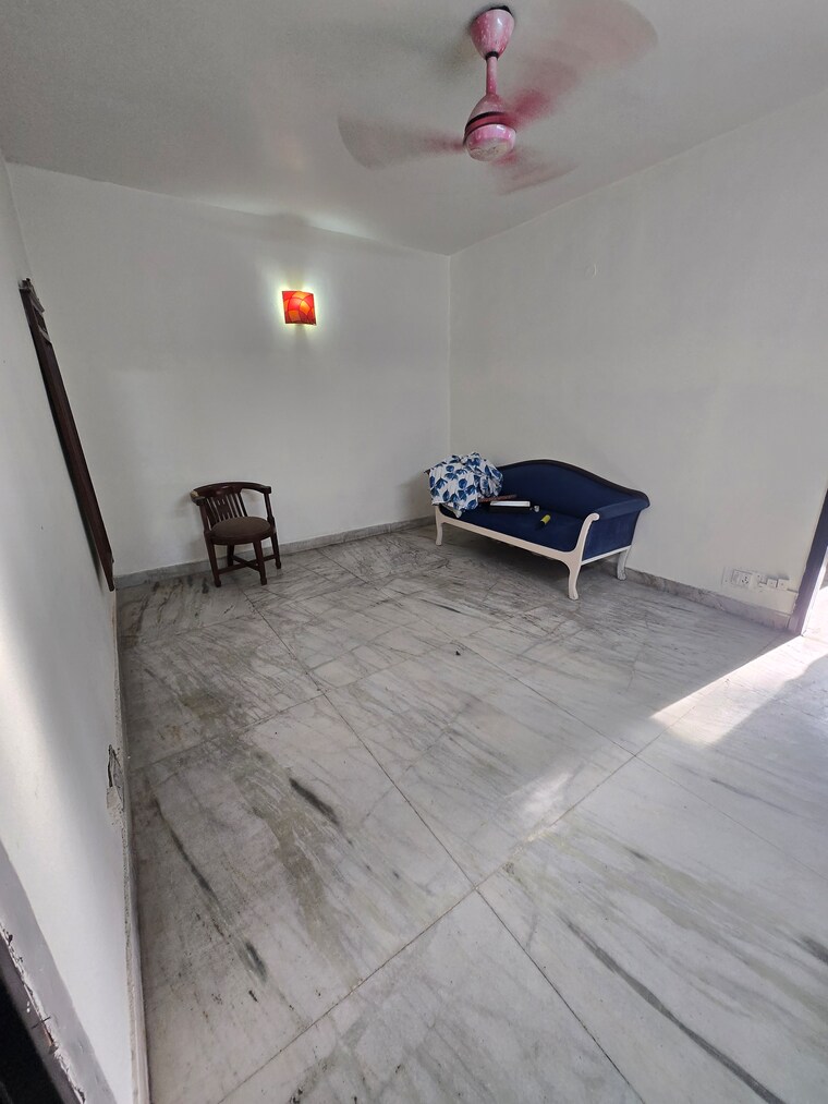 Room, amar colony 2 Bedroom 900 Sq.Ft. Builder Floor In Amar Colony Delhi 9225256