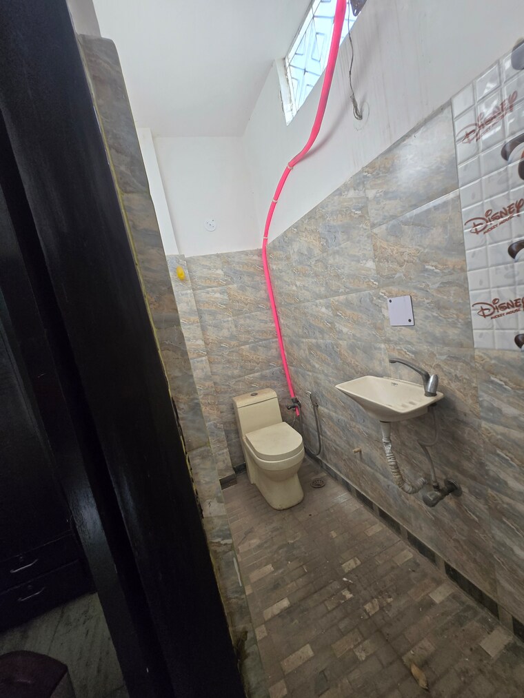 Attached Bathroom, amar colony 2 Bedroom 900 Sq.Ft. Builder Floor In Amar Colony Delhi 9225256