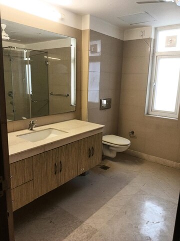 Washroom in 4 BHK Apartment at DLF The Magnolias, Sector 42 – for Sale