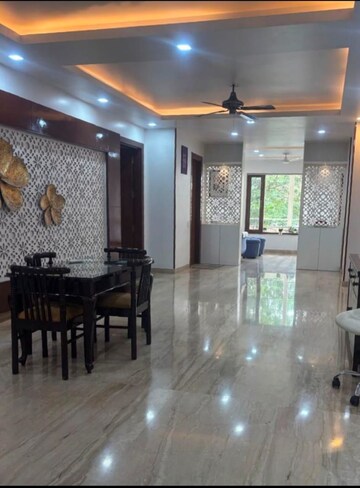 Living Room in 4 BHK Apartment at DLF The Magnolias, Sector 42 – for Sale