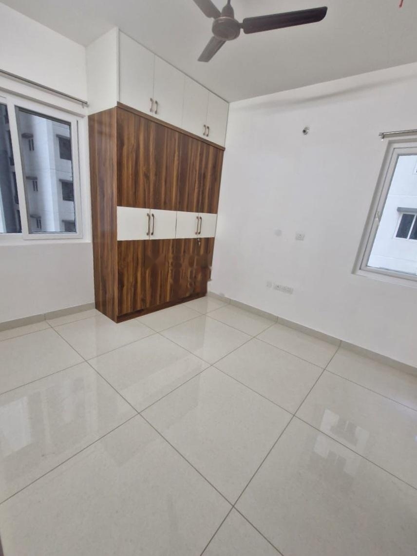 2 BHK Apartment For Rent in Aparna Sarovar Zicon