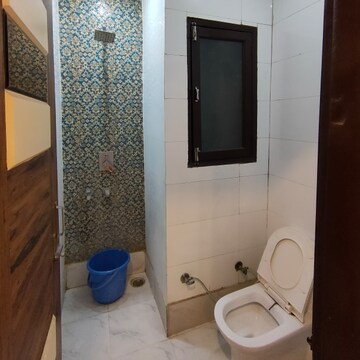 Bathroom in 2.5 BHK Builder Floor at Uttam Nagar – for Rent