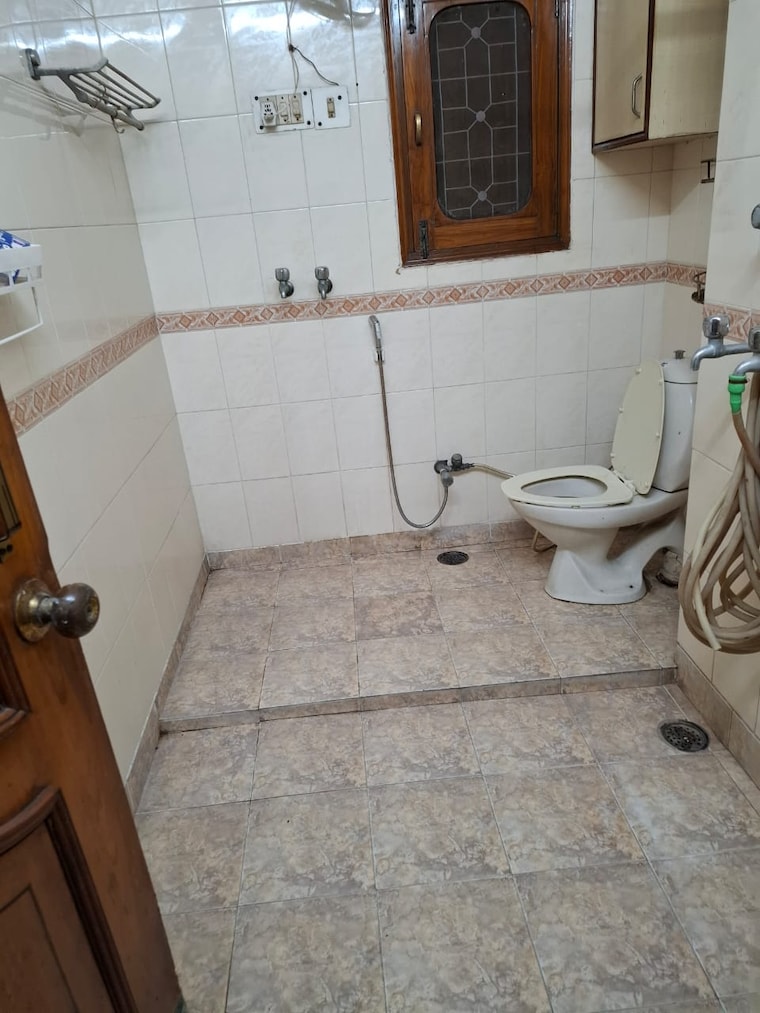 Bathroom, greater kailash part 3 2 Bedroom 1300 Sq.Ft. Builder Floor In Greater Kailash Part 3 Delhi 9225368