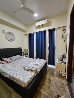 Bedroom in 2 BHK Apartment at Omkar Alta Monte, Malad East – for Rent