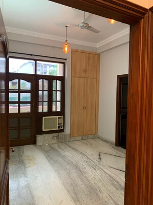 Room in 3 BHK Builder Floor at Sukhdev Vihar – for Sale