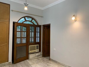 Room in 3 BHK Builder Floor at Sukhdev Vihar – for Sale