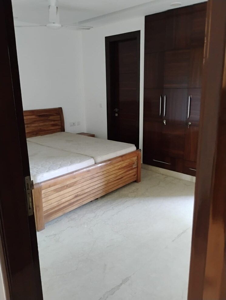 Room, south extension ii 3 Bedroom 1800 Sq.Ft. Builder Floor In South Extension ii Delhi 9225418