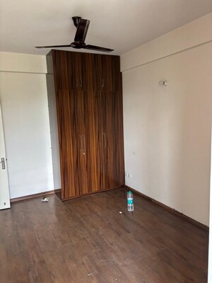 Room in 3 BHK Apartment at Wave Executive Floors, Wave City – for Rent