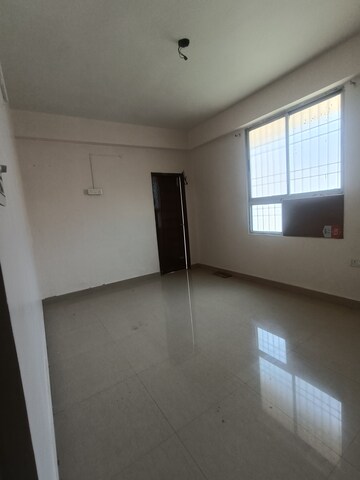 Room in 3 BHK Apartment at Exhibition Road – for Sale