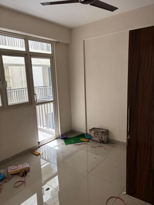 Room in 3 BHK Apartment at Wave Executive Floors, Wave City – for Rent