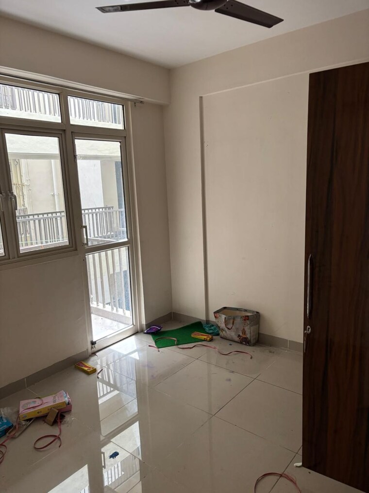 Room, wave-executive-floors 3 Bedroom 749 Sq.Ft. Apartment In Wave City Ghaziabad 9225432