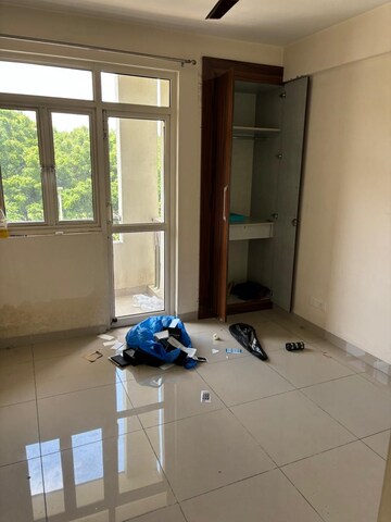 Team Area in 3 BHK Apartment at Wave Executive Floors, Wave City – for Rent