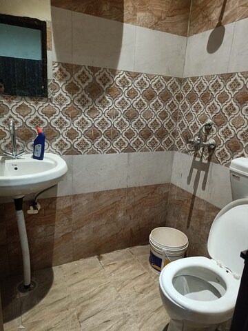 Bathroom in 1 BHK Builder Floor at Sector 115 – for Rent