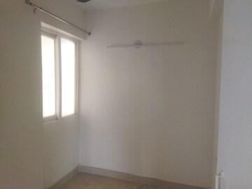 Room in 3 BHK Apartment at Signature Global Golf Greens, Sector 79 – for Rent