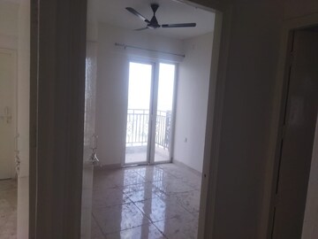 Room in 3 BHK Apartment at Signature Global Golf Greens, Sector 79 – for Rent