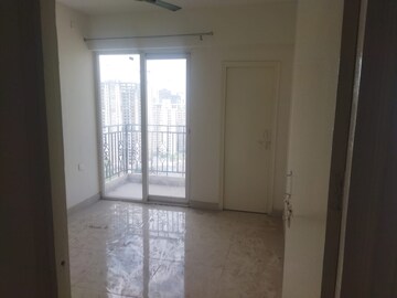 Room in 3 BHK Apartment at Signature Global Golf Greens, Sector 79 – for Rent