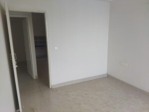 Room in 3 BHK Apartment at Signature Global Golf Greens, Sector 79 – for Rent