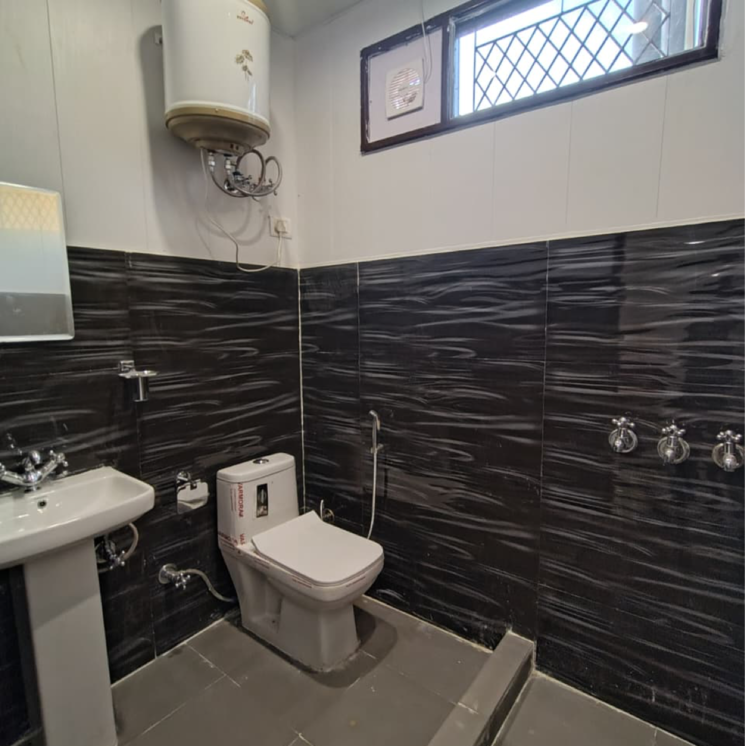 Bathroom, malviya nagar 1 Bedroom 600 Sq.Ft. Builder Floor In Malviya Nagar Delhi 9225484