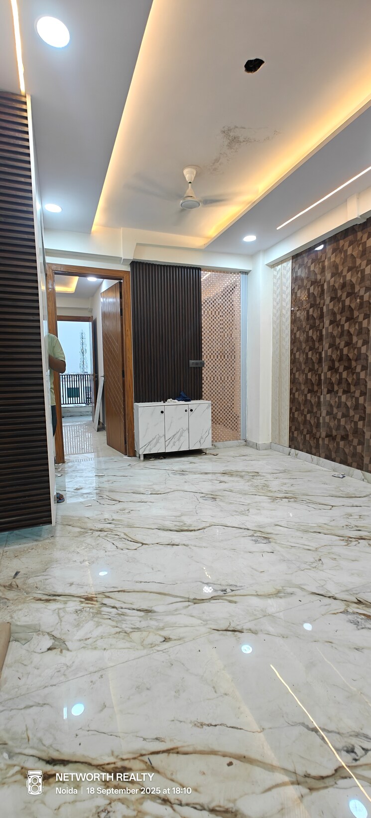 Living Room, sector 73 2 Bedroom 1000 Sq.Ft. Builder Floor In Sector 73 Noida 9225588