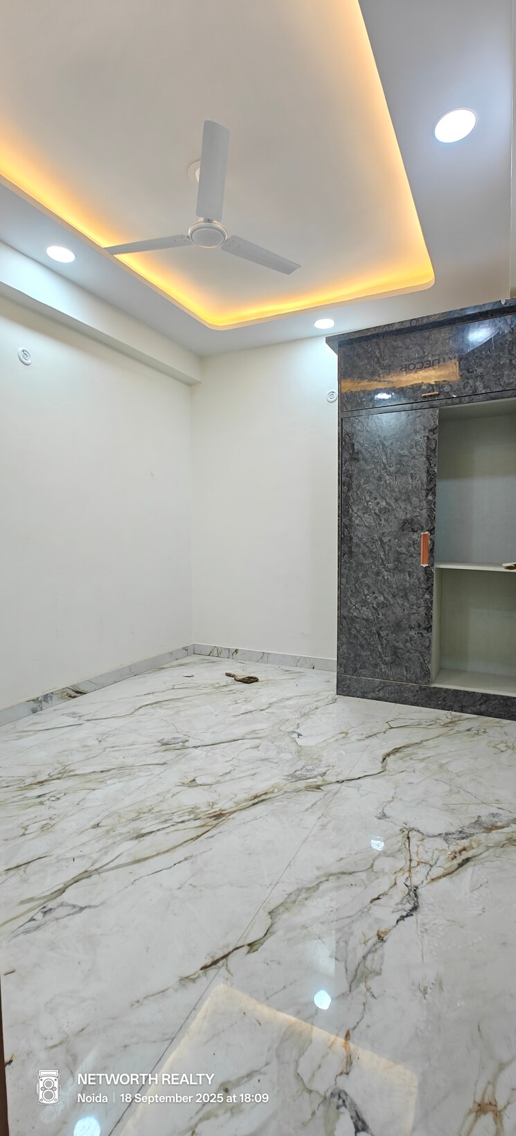 Bedroom, sector 73 2 Bedroom 1000 Sq.Ft. Builder Floor In Sector 73 Noida 9225588