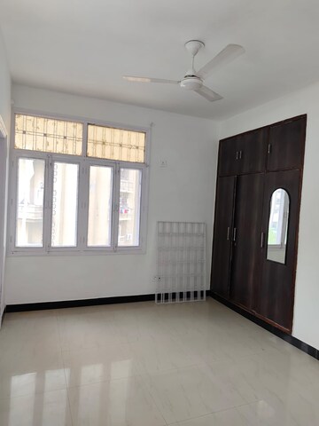 Room in 3 BHK Apartment at Sector 19 Dwarka – for Rent