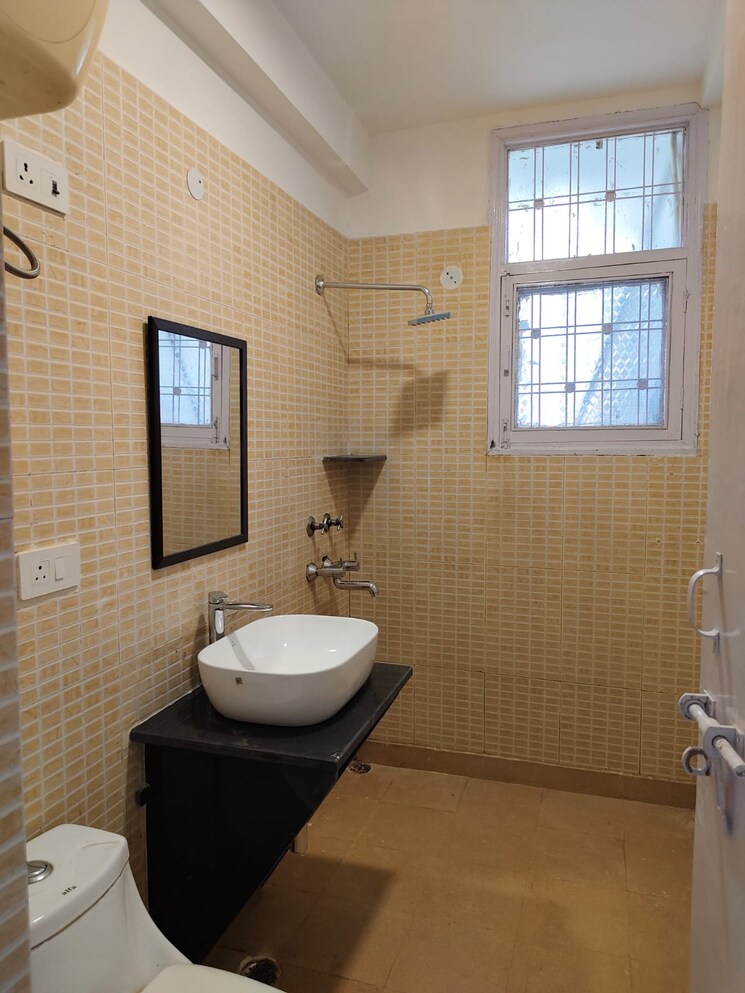 Bathroom, sector 19 dwarka 3 Bedroom 1800 Sq.Ft. Apartment In Sector 19 Dwarka Delhi 9225582
