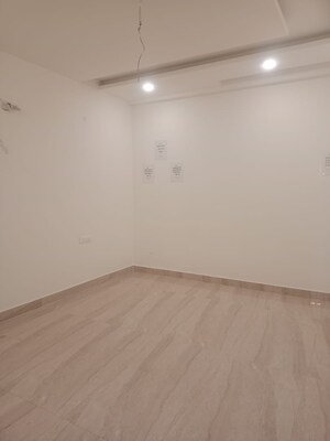 Room in 3 BHK Builder Floor at BPTP Parkland Pride Phase 2, Sector 77 – for Sale