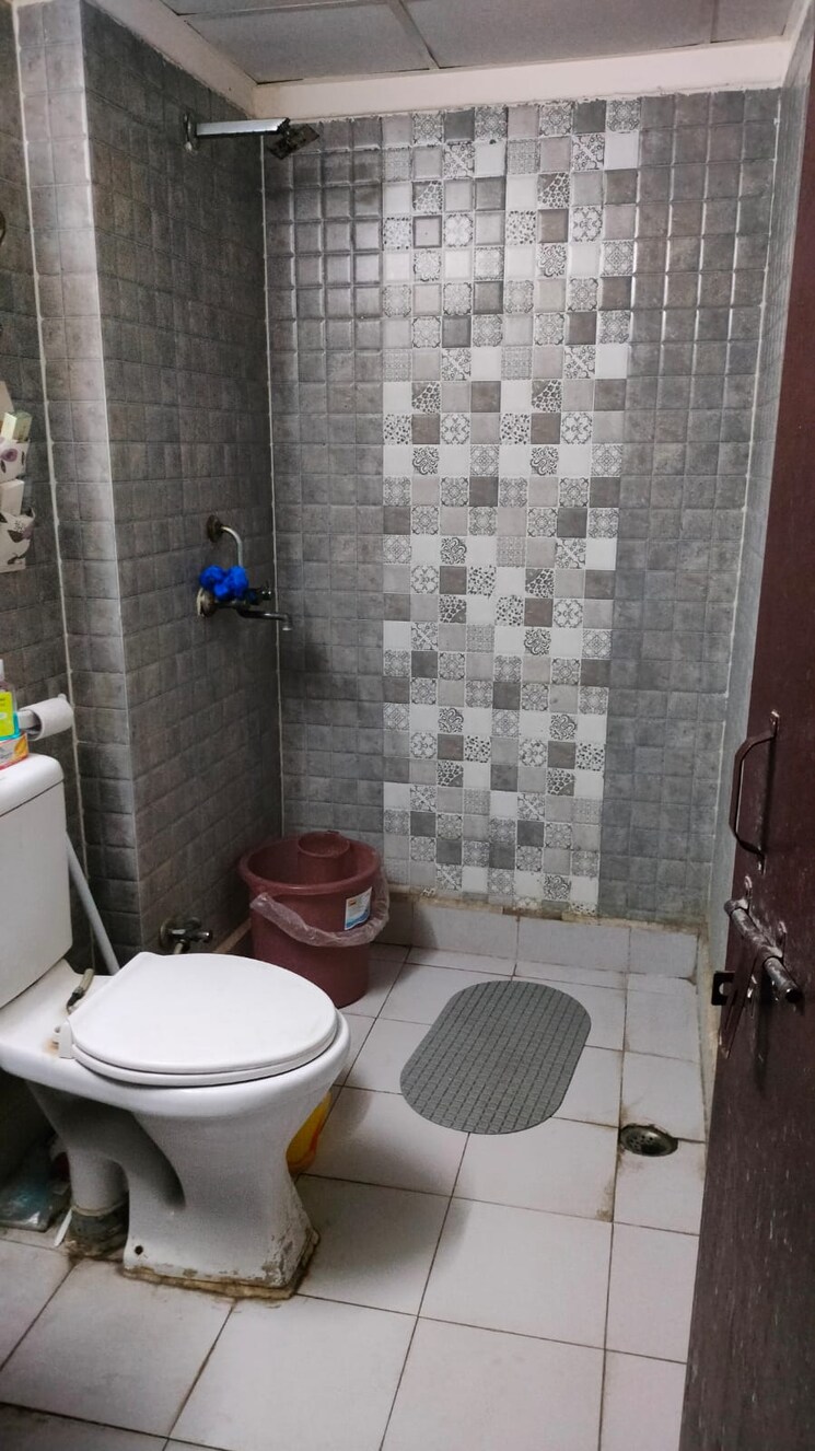 Bathroom, futec-gateway 2.5 Bedroom 1265 Sq.Ft. Apartment In Sector 75 Noida 9225599