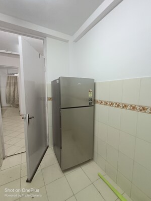 Bathroom in 1.5 BHK Apartment at Maple Heights, Sector 43 – for Rent