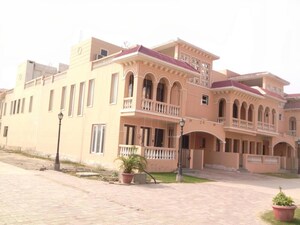 3 BHK Villa – Exterior View View at Amrapali Leisure Valley, Tech Zone 4 Greater Noida - for Rent