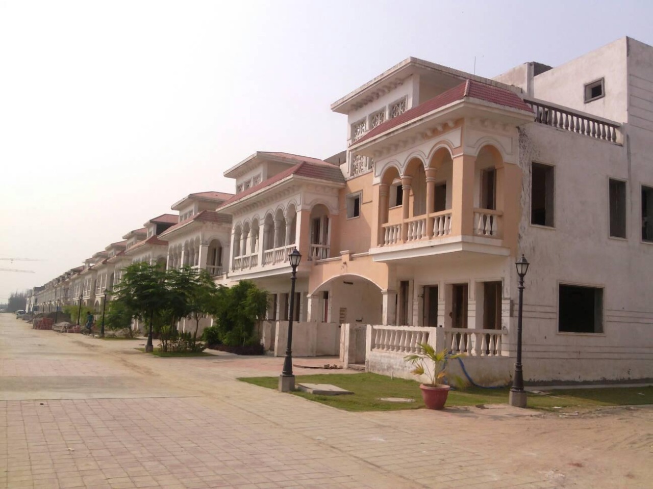 3 BHK + Extra Room 1825 Sq.Ft. Villa in Amrapali Leisure Valley