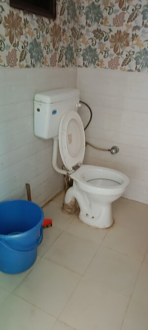 Attached Bathroom in 1 BHK Builder Floor at Saket – for Rent