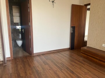Room in 4 BHK Builder Floor at Sector 4 – for Rent