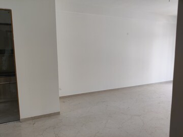 Room in 3 BHK Apartment at Smart World Orchard, Sector 61 – for Rent