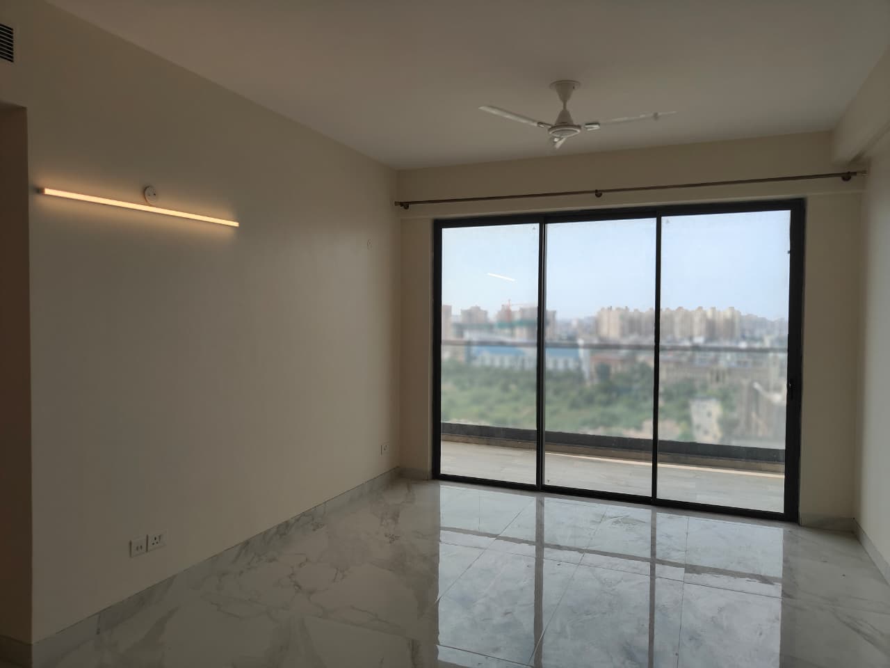 3 BHK + Servant Room Apartment For Rent in M3M Heights