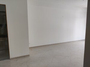 Room in 3 BHK Apartment at Smart World Orchard, Sector 61 – for Rent