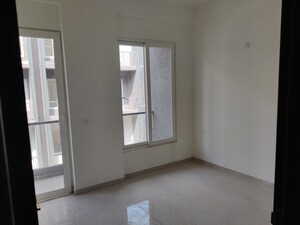 Room in 3 BHK Apartment at Smart World Orchard, Sector 61 – for Rent