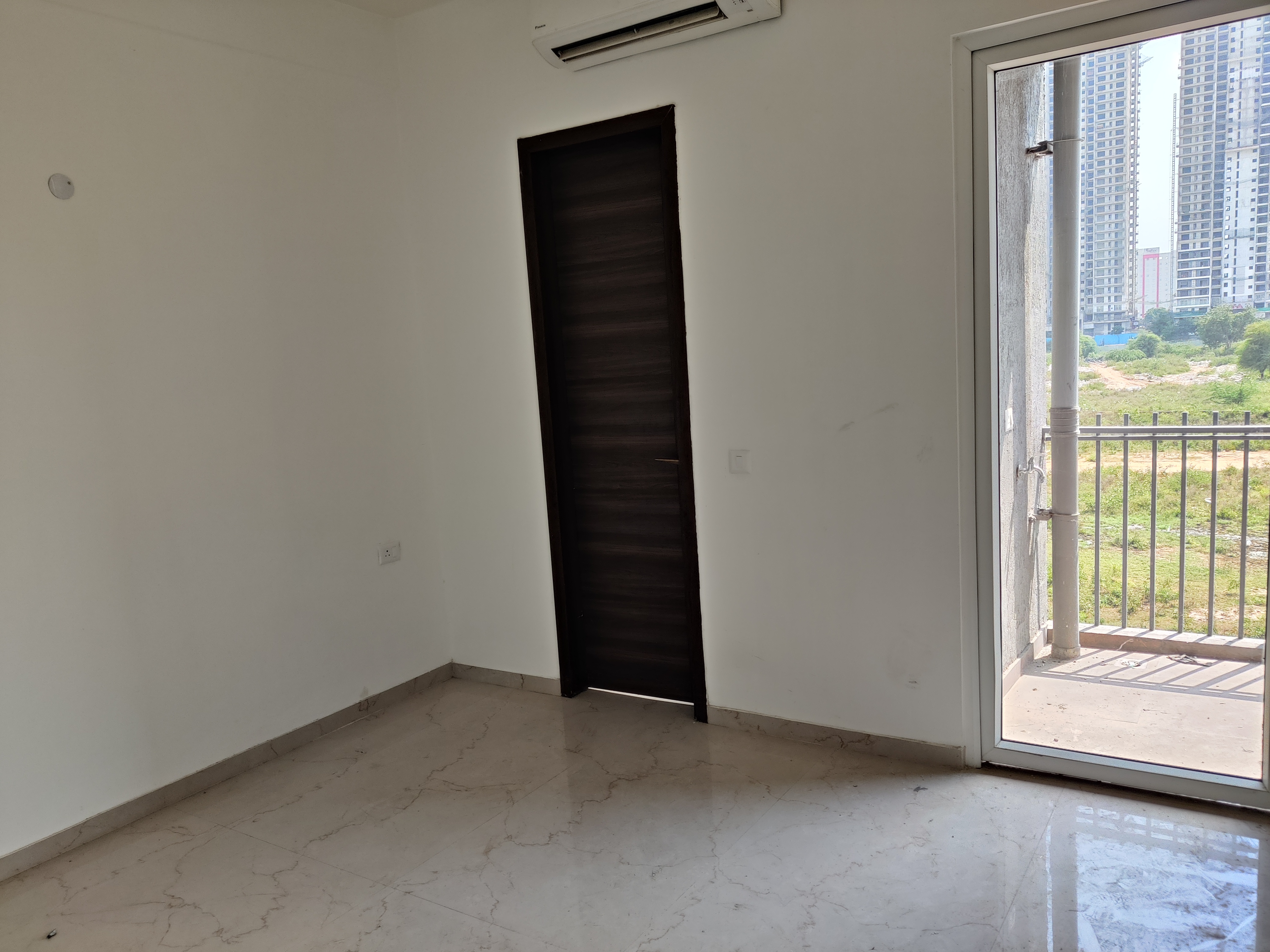 3 BHK + Extra Room Apartment For Rent in Smart World Orchard
