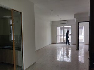 Room in 3 BHK Apartment at Smart World Orchard, Sector 61 – for Rent
