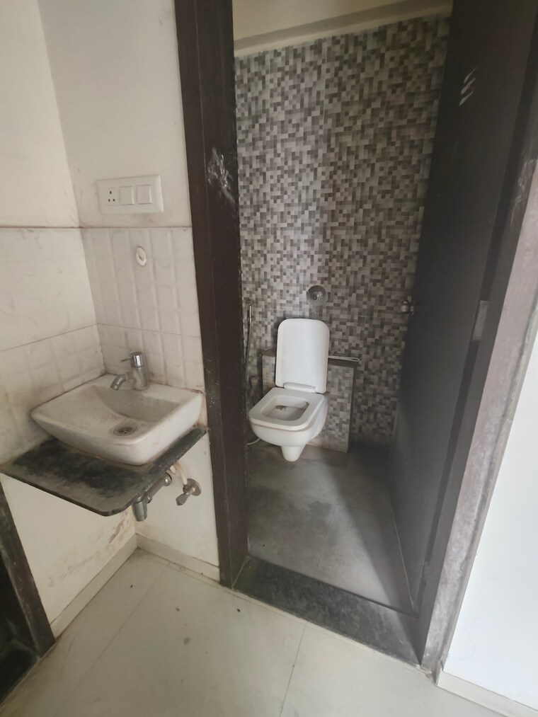 Bathroom, majestique-38-park-majestique 2 Bedroom 1000 Sq.Ft. Apartment In Undri Pune 9225718