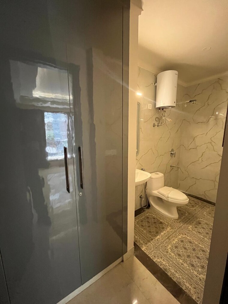 Bathroom, chattarpur 3 Bedroom 1200 Sq.Ft. Builder Floor In Chattarpur Delhi 9225803