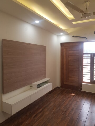 Room in 3 BHK Builder Floor at Sector 85 – for Sale