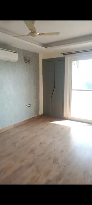 Room in 4 BHK Apartment at Ansal API Versalia, Sector 67a – for Rent