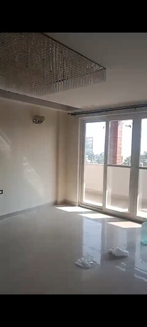 Room in 4 BHK Apartment at Ansal API Versalia, Sector 67a – for Rent