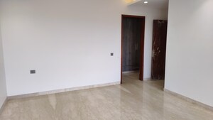 Room in 4 BHK Builder Floor at Green Fields Colony – for Rent