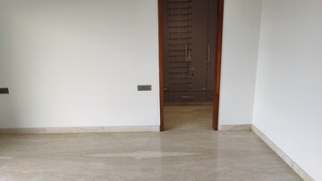 Room in 4 BHK Builder Floor at Green Fields Colony – for Rent