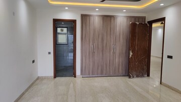 Room in 4 BHK Builder Floor at Green Fields Colony – for Rent