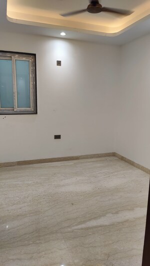 Room in 4 BHK Builder Floor at Green Fields Colony – for Rent