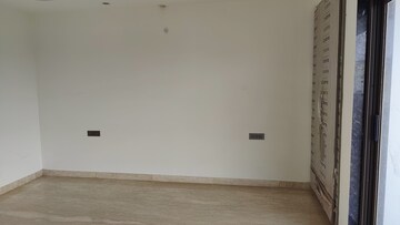 Room in 4 BHK Builder Floor at Green Fields Colony – for Rent